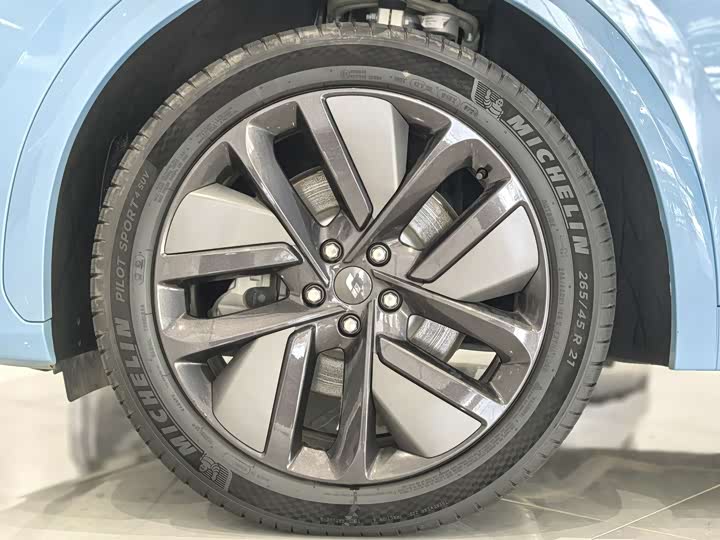 Фото 12 - LiXiang L7