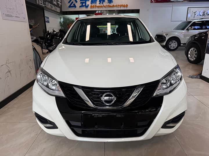 Фото 1 - Nissan Tiida