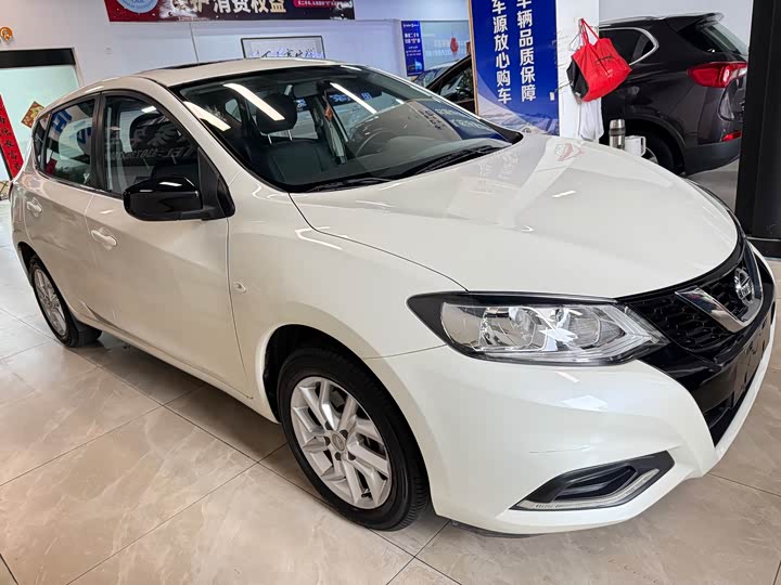 Фото 3 - Nissan Tiida