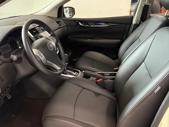 Фото 4 - Nissan Tiida