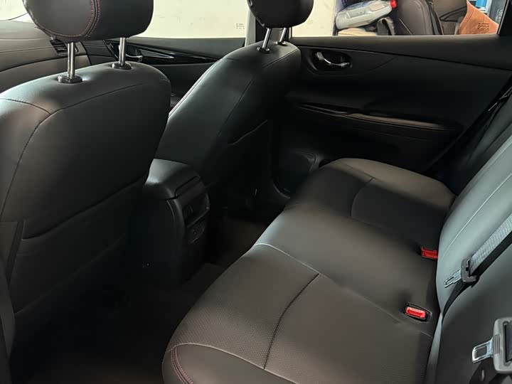 Фото 5 - Nissan Tiida