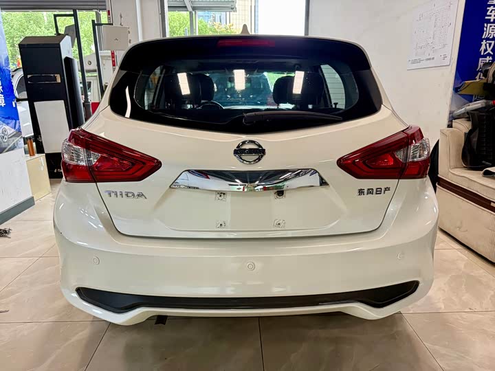 Фото 9 - Nissan Tiida