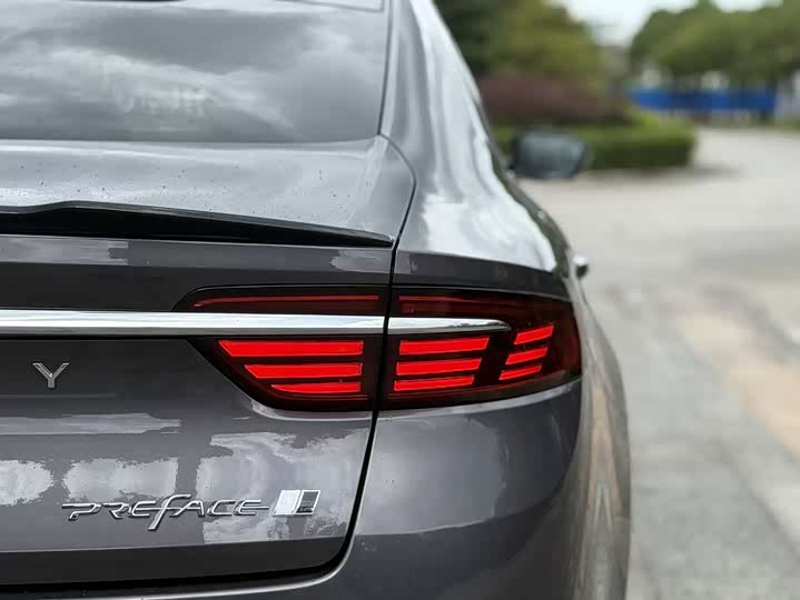 Фото 10 - Geely Preface