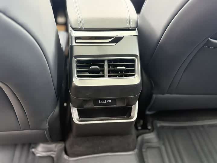 Фото 25 - Geely Preface