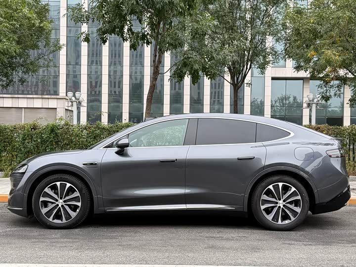 Фото 2 - Luxeed R7