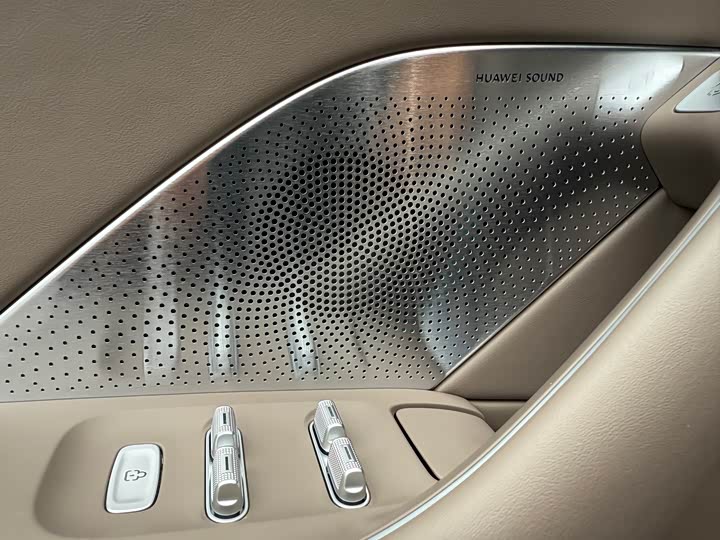 Фото 9 - Luxeed R7