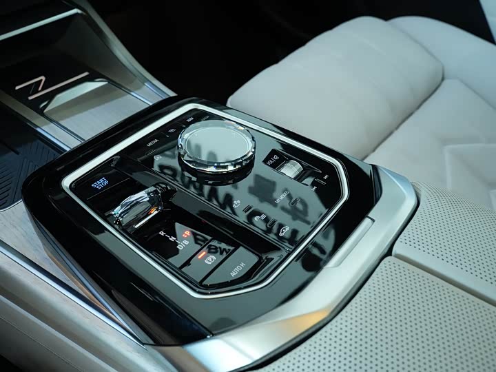 Фото 11 - BMW i7