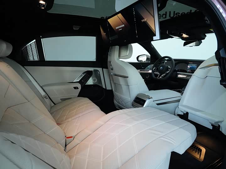 Фото 12 - BMW i7