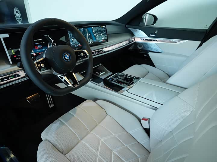 Фото 7 - BMW i7