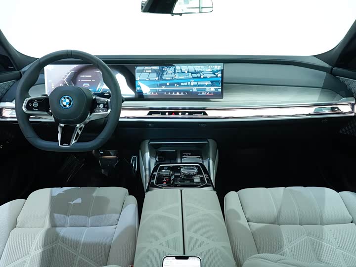 Фото 8 - BMW i7
