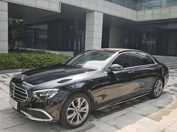 Фото 3 - Mercedes-Benz E-Class