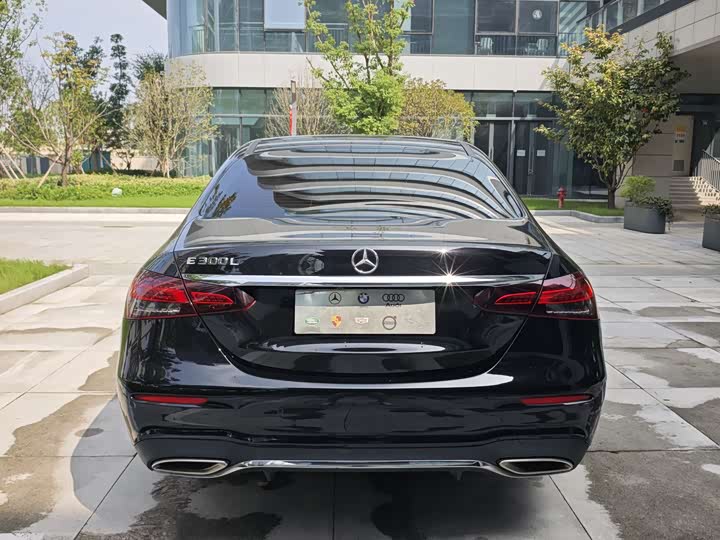 Фото 5 - Mercedes-Benz E-Class