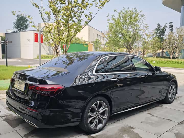 Фото 7 - Mercedes-Benz E-Class