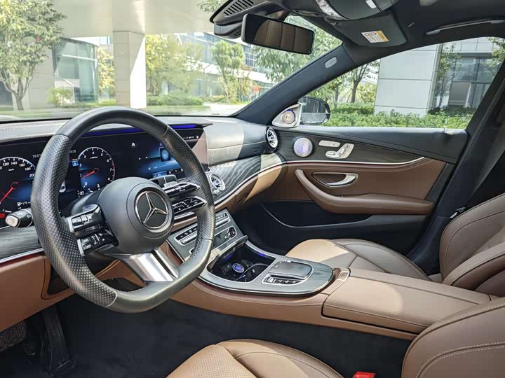 Фото 8 - Mercedes-Benz E-Class