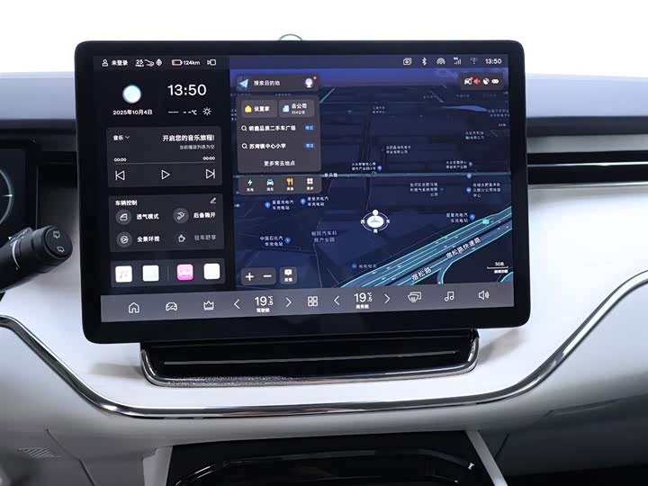 Фото 10 - Volvo EM90