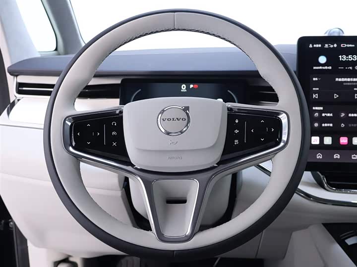 Фото 16 - Volvo EM90