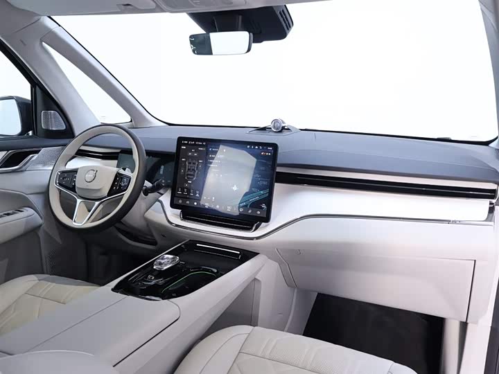 Фото 19 - Volvo EM90