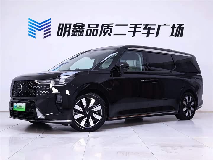 Фото 2 - Volvo EM90