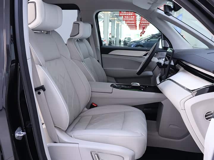 Фото 20 - Volvo EM90