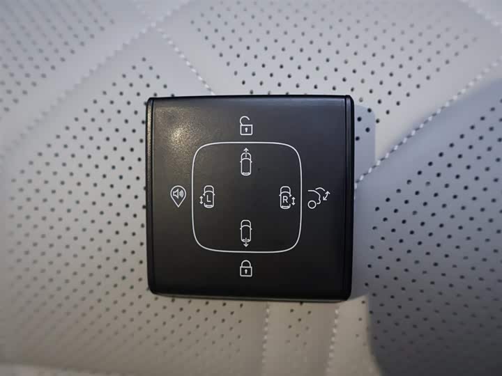 Фото 28 - Volvo EM90