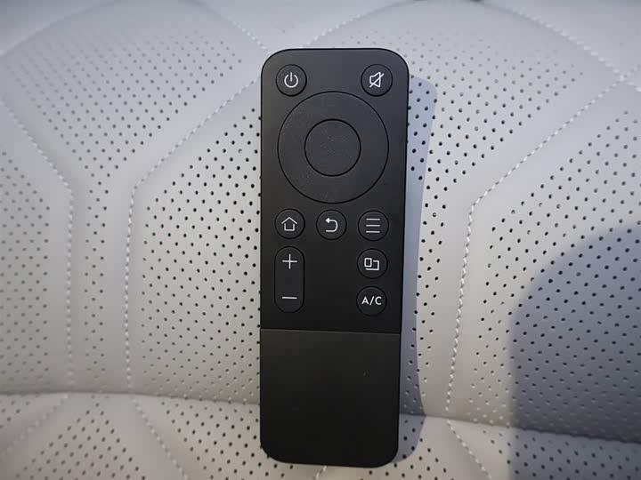 Фото 29 - Volvo EM90