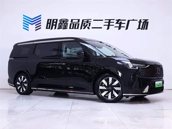 Фото 5 - Volvo EM90