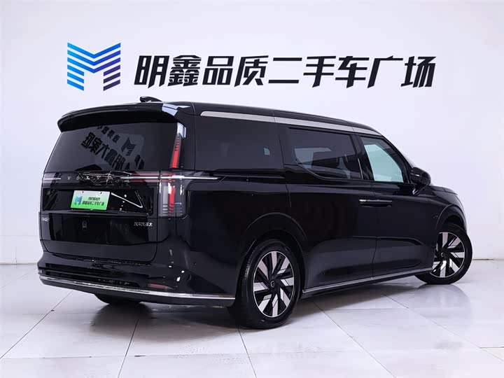 Фото 7 - Volvo EM90