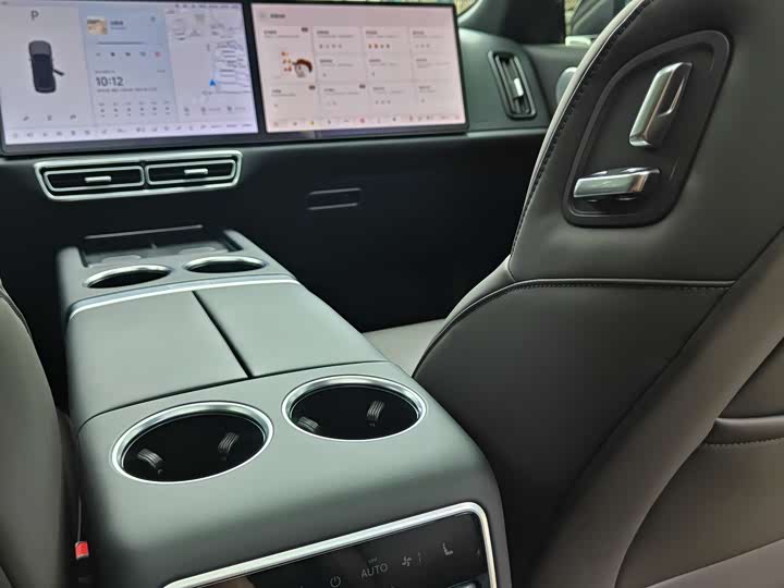 Фото 12 - LiXiang L8