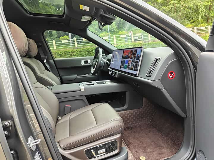 Фото 16 - LiXiang L8