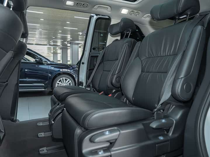 Фото 10 - Honda Odyssey