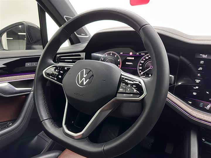 Фото 11 - Volkswagen Touareg