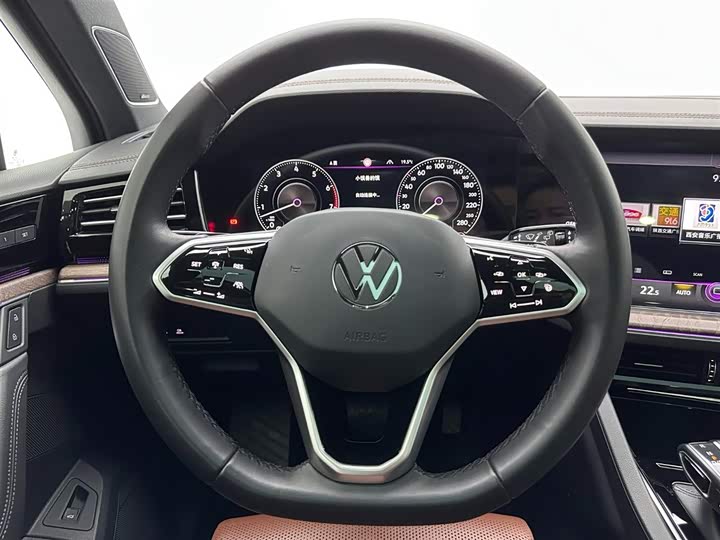 Фото 12 - Volkswagen Touareg