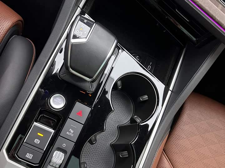 Фото 14 - Volkswagen Touareg