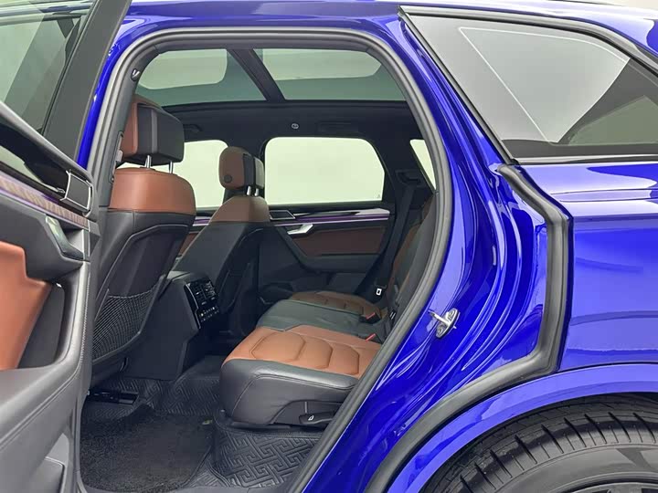 Фото 20 - Volkswagen Touareg