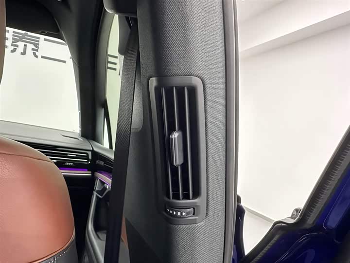 Фото 26 - Volkswagen Touareg