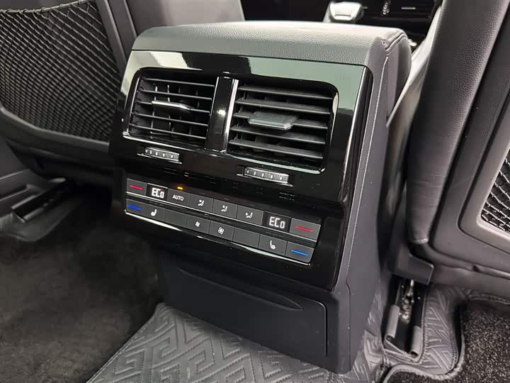 Фото 27 - Volkswagen Touareg