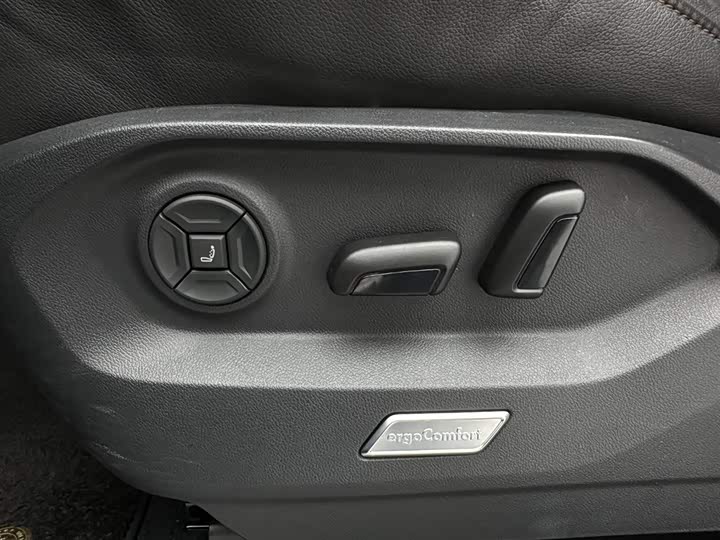 Фото 28 - Volkswagen Touareg