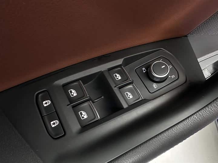 Фото 29 - Volkswagen Touareg