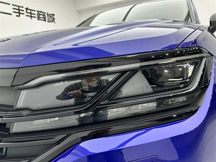 Фото 32 - Volkswagen Touareg