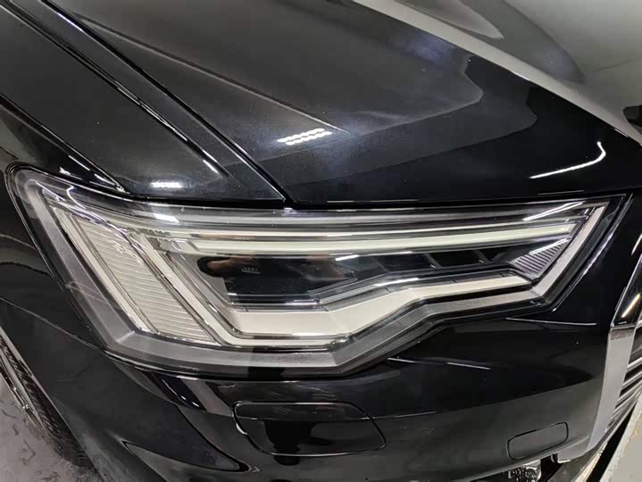 Фото 13 - Audi A6L Hybrid