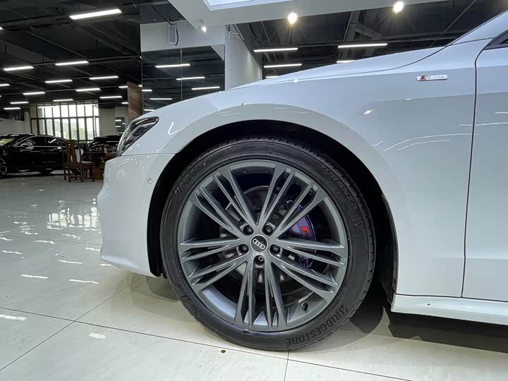 Фото 14 - Audi A7