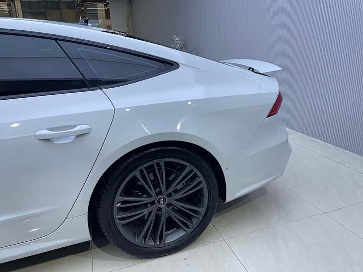 Фото 16 - Audi A7