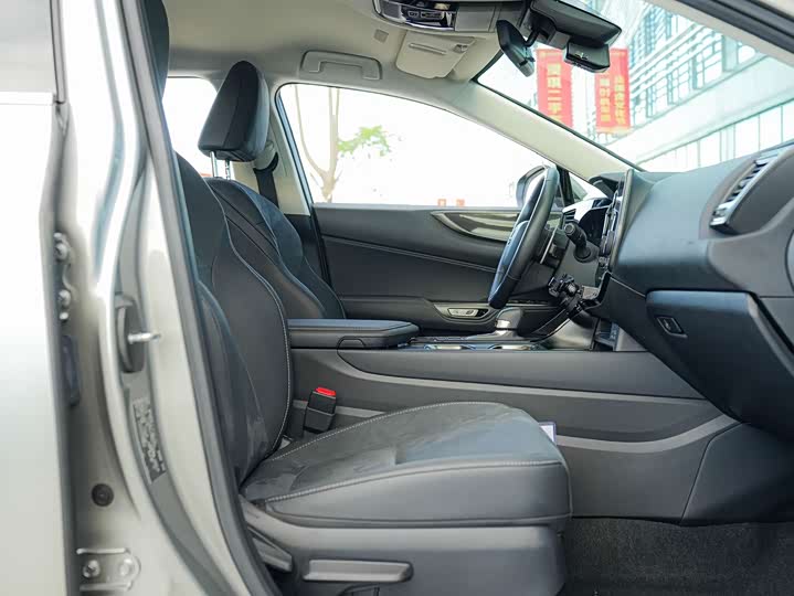 Фото 11 - Lexus NX