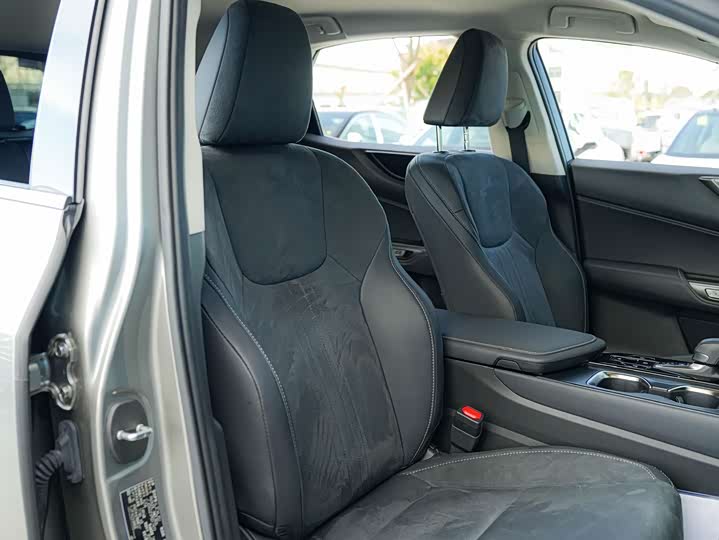 Фото 12 - Lexus NX