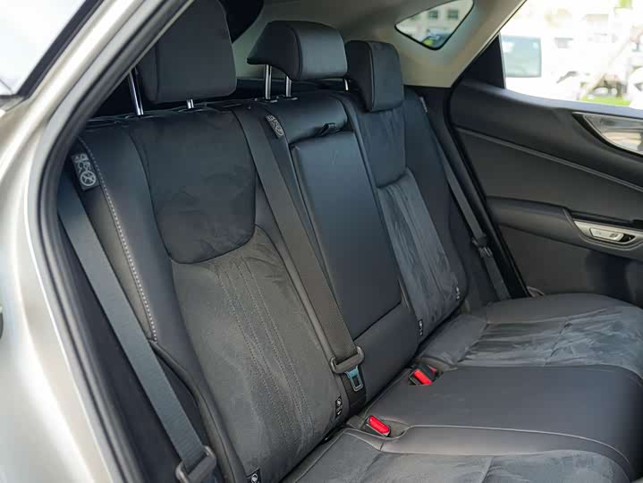 Фото 15 - Lexus NX