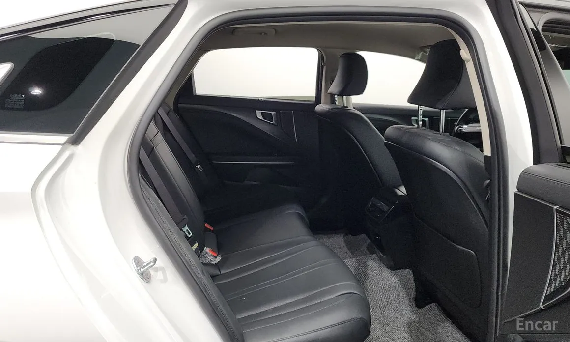 Фото 12 - Kia K8