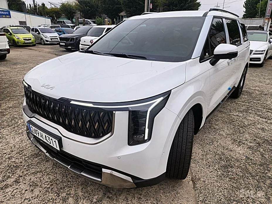 Фото 18 - Kia Carnival