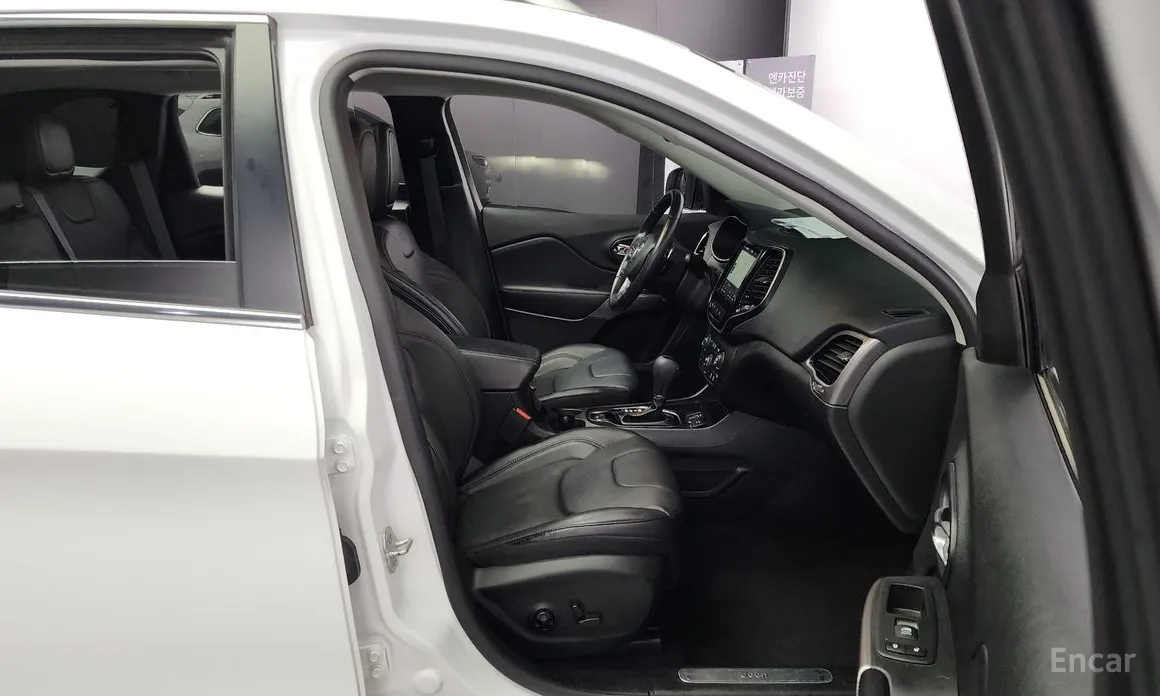 Фото 10 - Jeep Cherokee