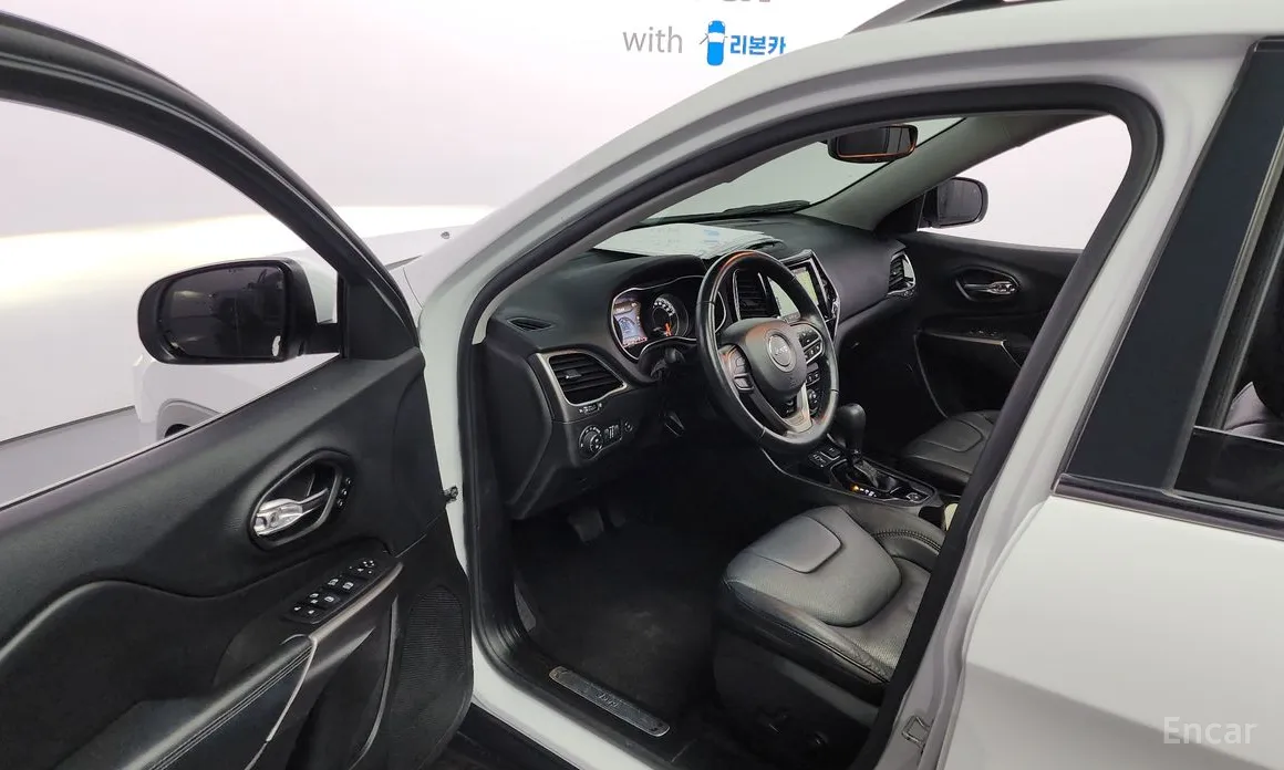 Фото 11 - Jeep Cherokee