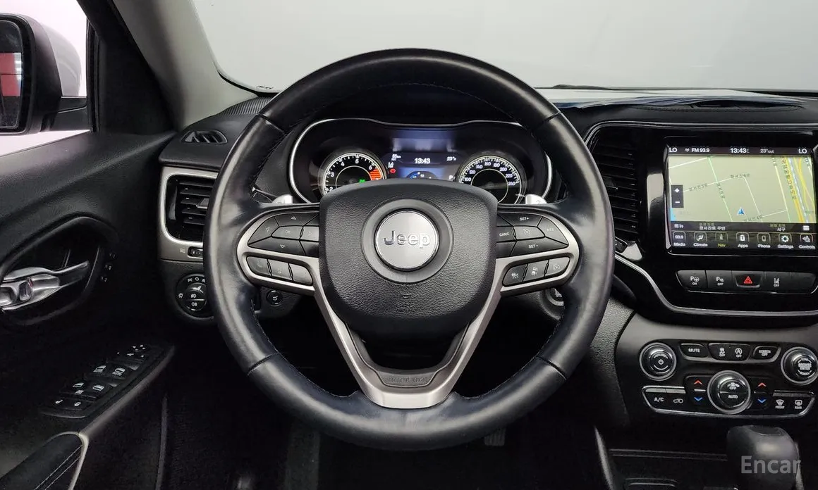 Фото 15 - Jeep Cherokee